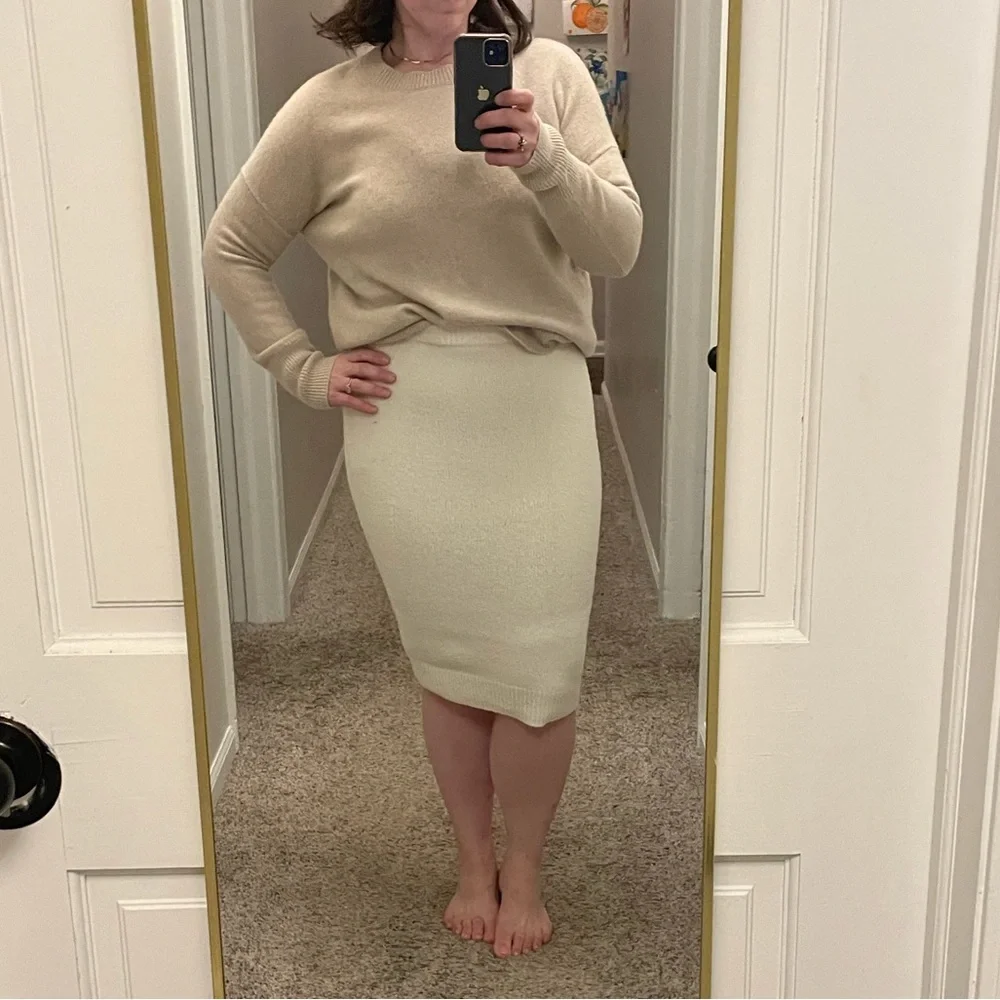 TOM FORD CASHMERE knit knee length pencil skirt. Winter white/ creamy white - Picture 7 of 7